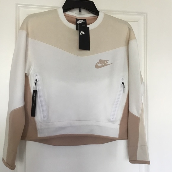 ❌SOLD❌Nike Women’s Sportswear Crop Sweatshirt - Picture 3 of 5